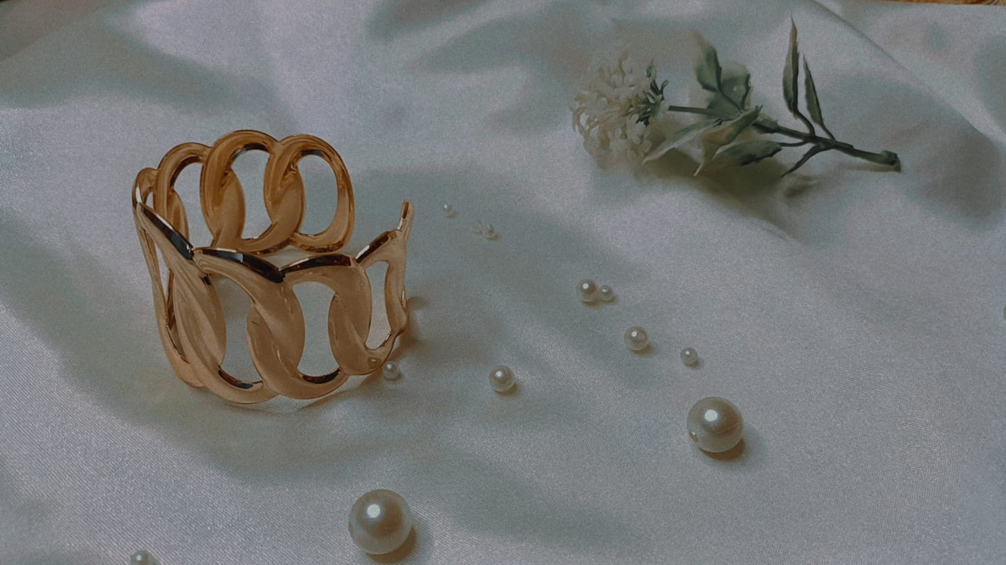 Luxury Gold Link Bracelet – Elegant Anti-Tarnish Statement Wrist Bracelet